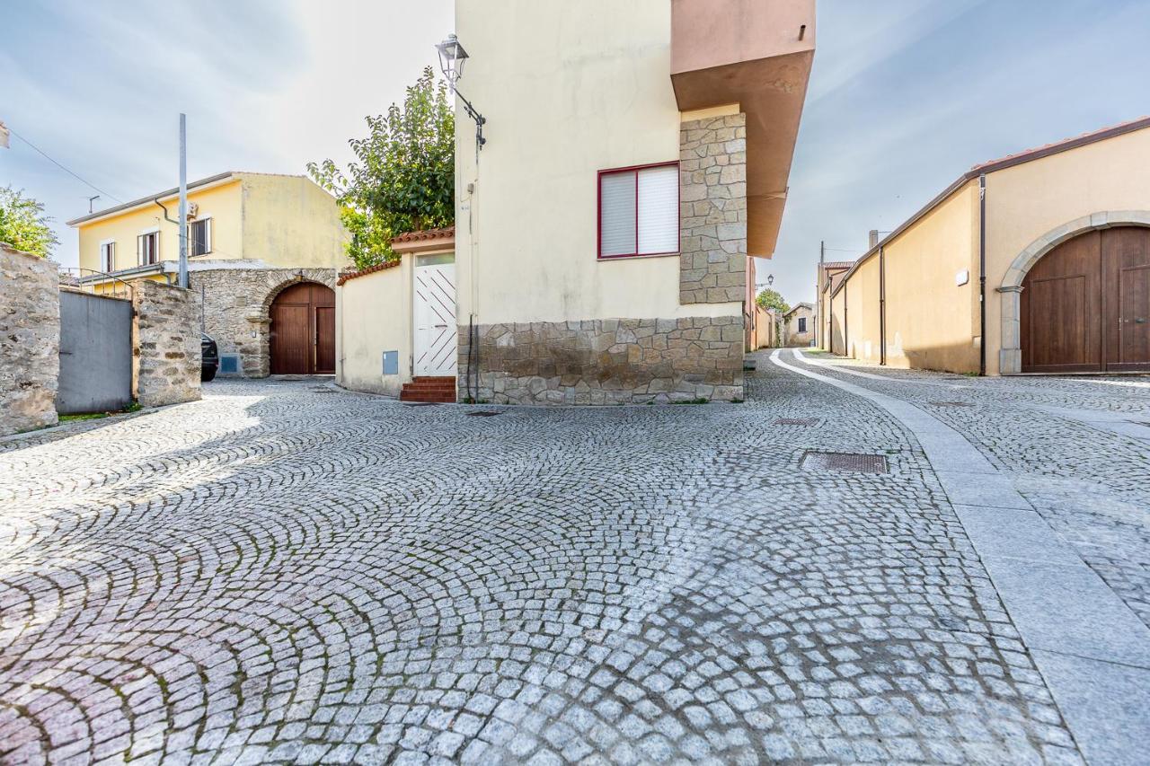 Affittacamere Is Coronas Isili Exterior foto